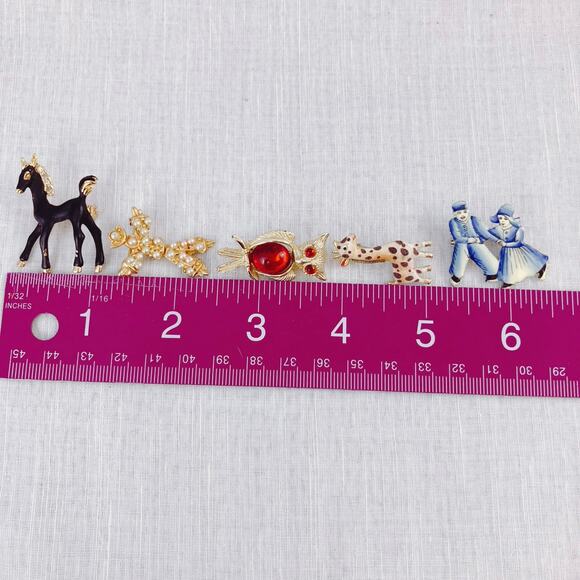 Vintage Enamel & Pearl Figural Brooch Lot - Owl, Horse, Giraffe, Clown, Dutch - Picture 9 of 9
